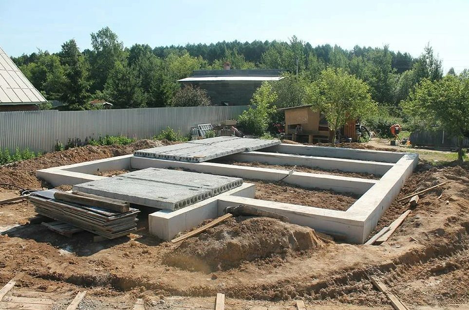 Мелкозаглубленный и ленточный фундамент